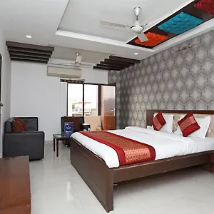 oyo-10025-city-hotel.hotelsdelhi.org/